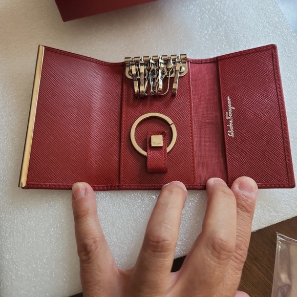 Salvatore Ferragamo Gancio Red Leather Key Case - Picture 3 of 8